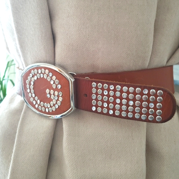 Guess | Unisex Buckle Belt with Studded Details - Picture 4 of 7